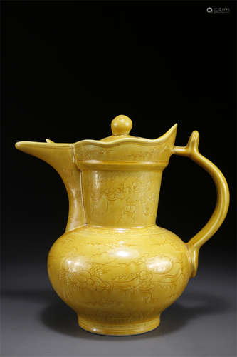 A Yellow Glazed Mitral Porcelain Pot.