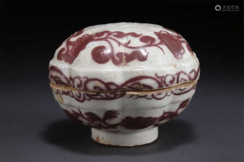 A Sunflower Shaped Porcelain Lidded Box.