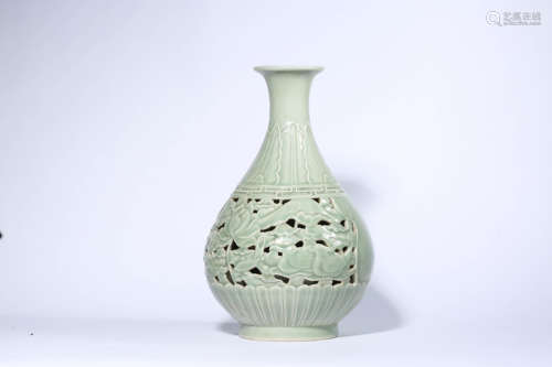 Celadon Glaze Mandarin Duck and Lotus Openwork Yuhuchunping