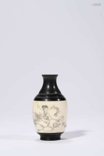 Black and White Incised Figure Snuff Bottle