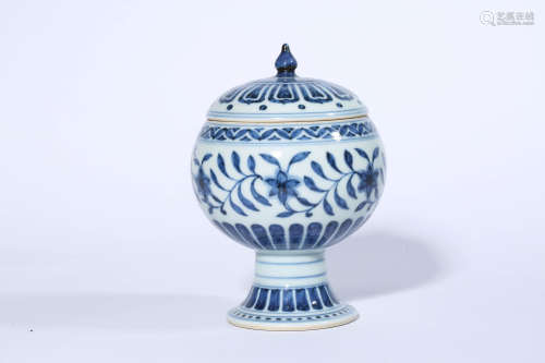 Blue and White Flower Stemcup and Cover, Xuande Mark