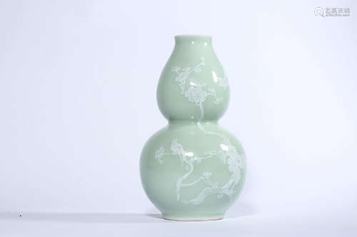 Light Greenish-Blue Glaze Plum Incised Gourd-shape Vase, Jin...