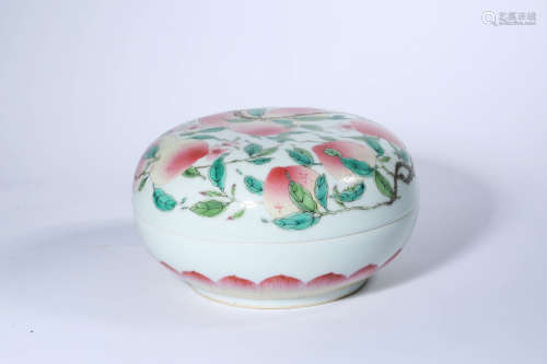 Famille Rose Eight Peaches Box and Cover, Yongzheng Mark