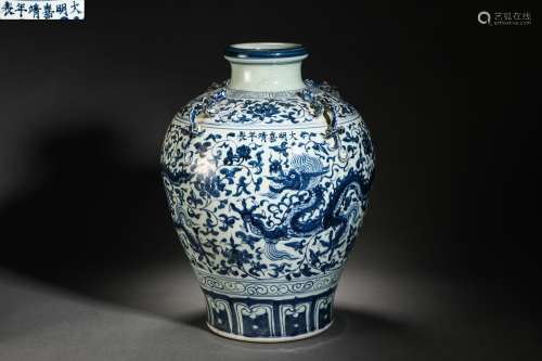 Blue and white large bottle with dragon pattern