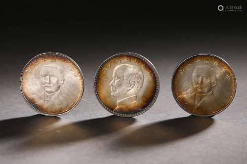 A set of big silver coins