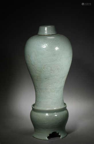 Celadon Plum Vase with Dragon Pattern