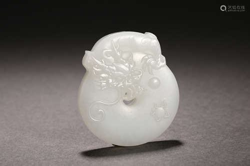 Hetian jade lion head jade pendant