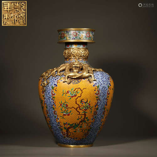 Qing Dynasty A large bottle with cloisonne dragon pattern