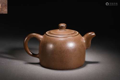Clay teapot with inscription