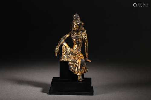 A Gilt bronze statue of Guanyin sitting