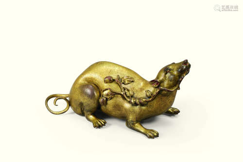 十八世纪 汉藏风格铜鎏金衔桃枝吐宝鼠