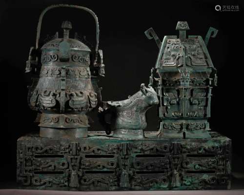 A Chinese Set of Bronze Wine Vessel Shang Dyn.