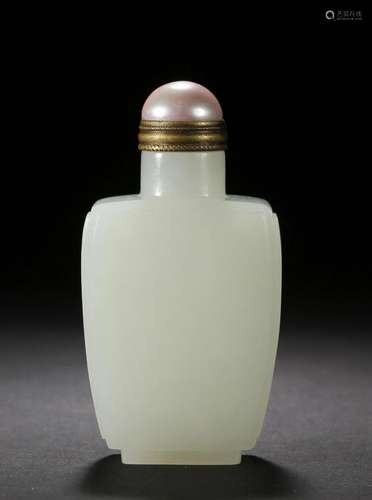 A Chinese Carved White Jade Snuff Bottle Qing Dyn.