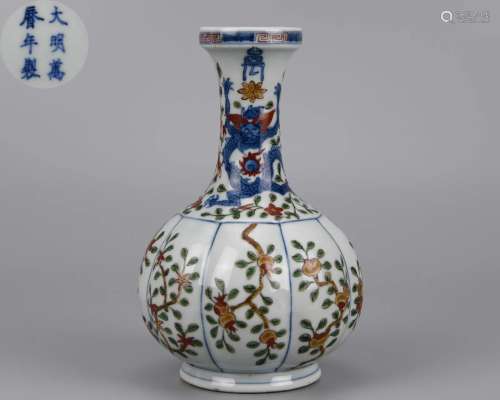 A Chinese Famille Verte Vase Wanli Period