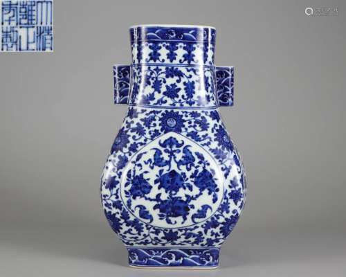 A Chinese Blue and White Arrow Vase Qing Dyn.