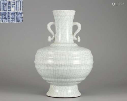 A Chinese Ge-ware Vase Qing Dyn.