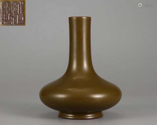 A Chinese Tea-dust Glazed Vase Qing Dyn.