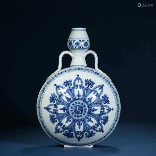 Ming Dynasty,Blue and White Moon Holding Bottle