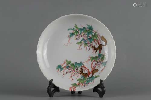 Qing Yongzheng pastel plate with flower mouth