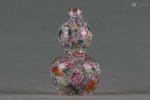 Qing Dynasty Yongzheng enamel gourd vase