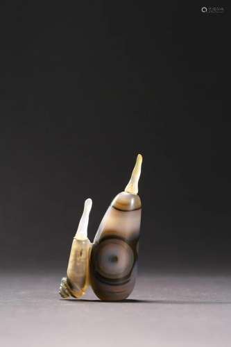 Qing Dynasty: A Carved Agate Snuff Bottle