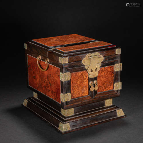 CHINESE ROSEWOOD DRESSING BOX, QING DYNASTY