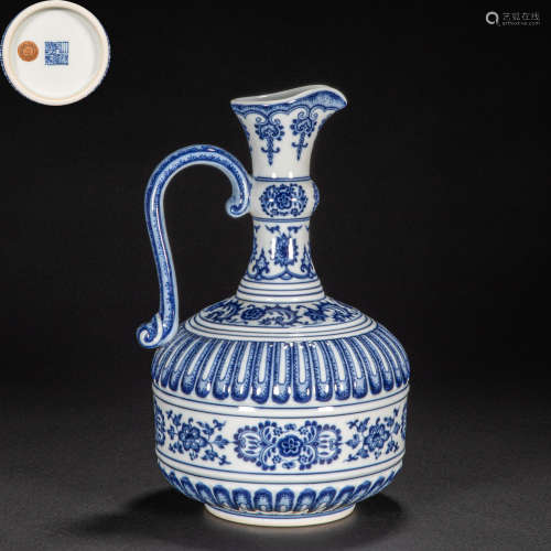 CHINESE BLUE AND WHITE EWER, QING DYNASTY