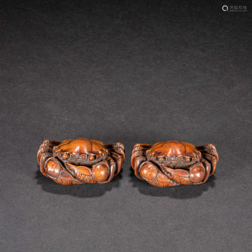 A PAIR OF CHINESE BOXWOOD CRABS, QING DYNASTY