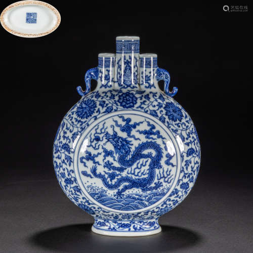 CHINESE BLUE AND WHITE VASE, QING DYNASTY