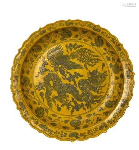 A Large Famille Jaune Plate