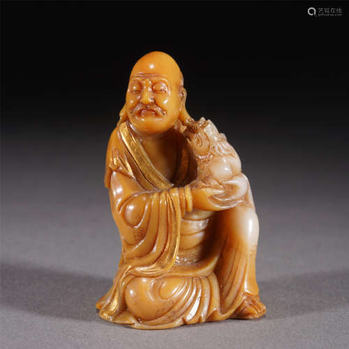 A SOAPSTONE LUOHAN SEATED STATUE