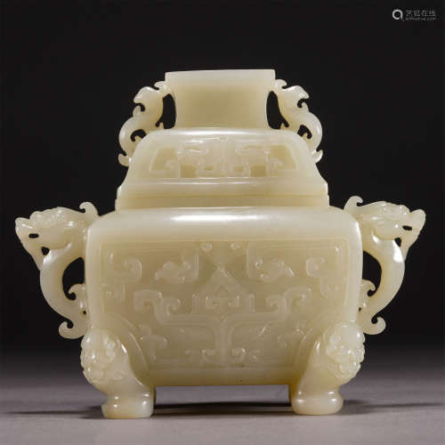 A FOUR-FOOTED WHITE JADE LIDDED CENSER