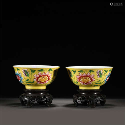 A PAIR OF ENAMEL FLOWER PORCELAIN BOWLS /QING DYNASTY