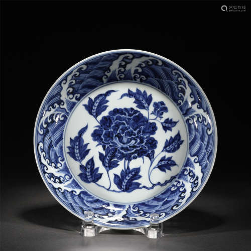 A BLUE AND WHITE PEONY PATTERN PORCELAIN DISH /MING DYNASTY