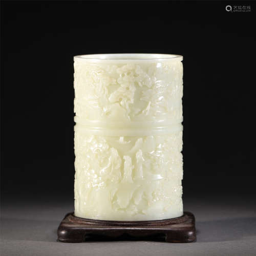 A WHITE JADE BRUSH POT