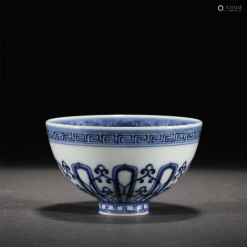 A BLUE AND WHITE PORCELAIN BOWL /MING DYNASTY