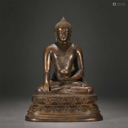 A COPPER ALLOY FIGURE OF BUDDHA STATUE  /QING DYNASTY
