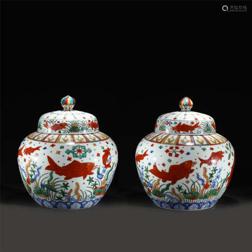 A PAIR OF WUCAI PORCELAIN LIDDED JAR /MING DYNASTY