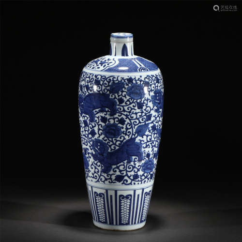 A BLUE AND WHITE ENTWINE BRANCHES FLOWERS PORCELAIN VASE /QI...