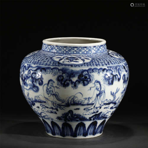 A BLUE AND WHITE PORCELAIN JAR /MING DYNASTY
