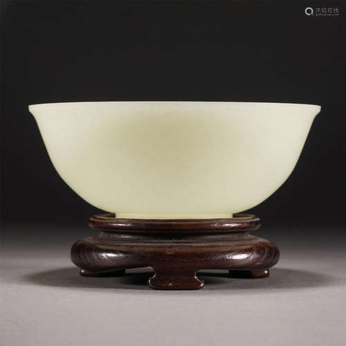 A WHITE JADE BOWL