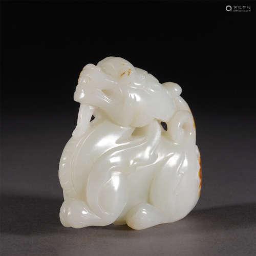 A WHITE JADE BEAST DECORATIONS