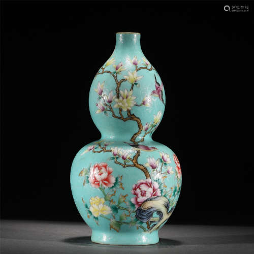 A TURQUOISE GREEN FAMILLE ROSE FLOWERS GOURDS VASE /QING DYN...
