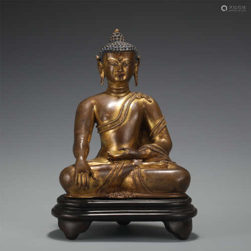 A GILT BRONZE FIGURE OF BUDDHA STATUE /MING DYNASTY