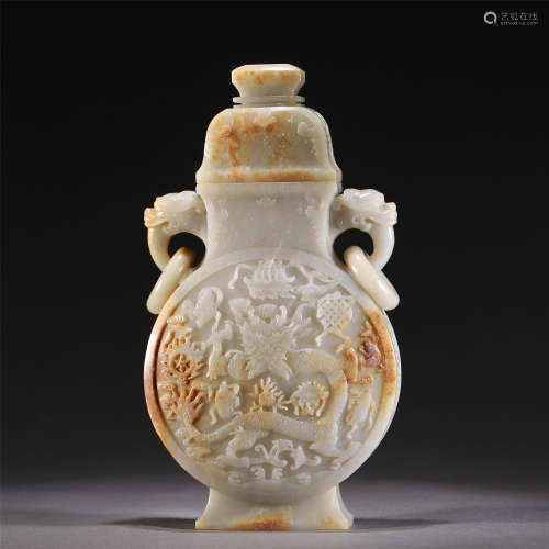 A SEED MATERIAL CARVED DRAGON PATTERN LIDDED VASE
