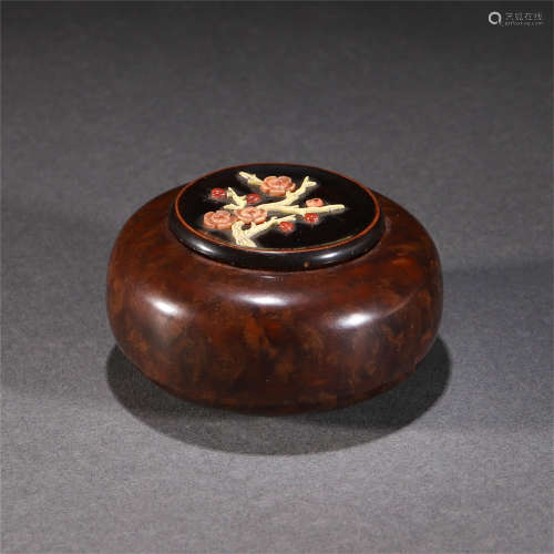 A WOODEN ROUND LIDDED BOX