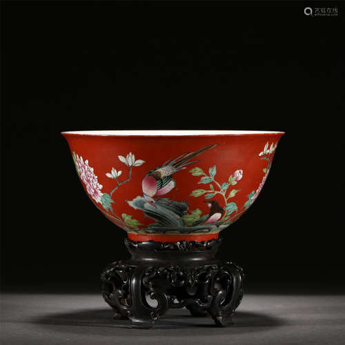 A FAMILLE ROSE PORCELAIN BOWL/QING DYNASTY