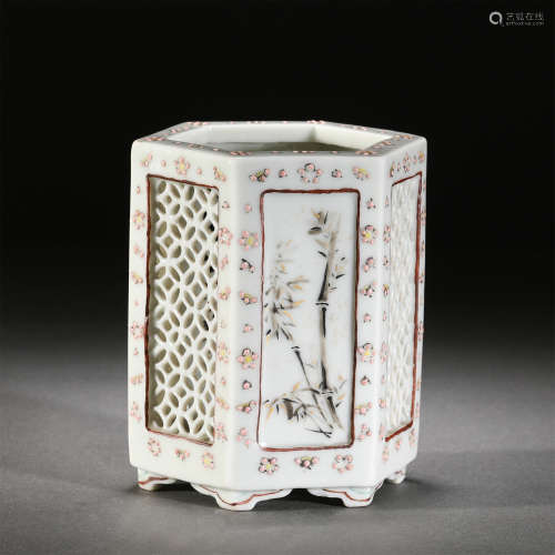 A FAMILLE ROSE OPENWORK PORCELAIN HEXAGONAL BRUSH POT