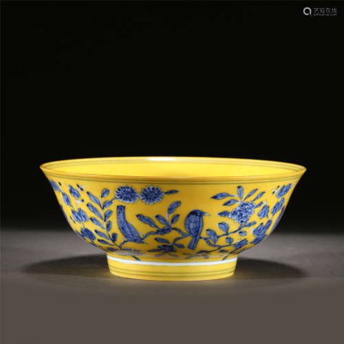 A YELLOW GLAZE BLUE AND WHITE PORCELAIN BOWL/MING DYNASTY
