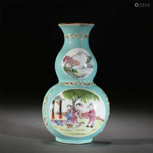 A FAMILLE ROSE PORCELAIN DOUBLE-GOURDS WALL BOTTLE